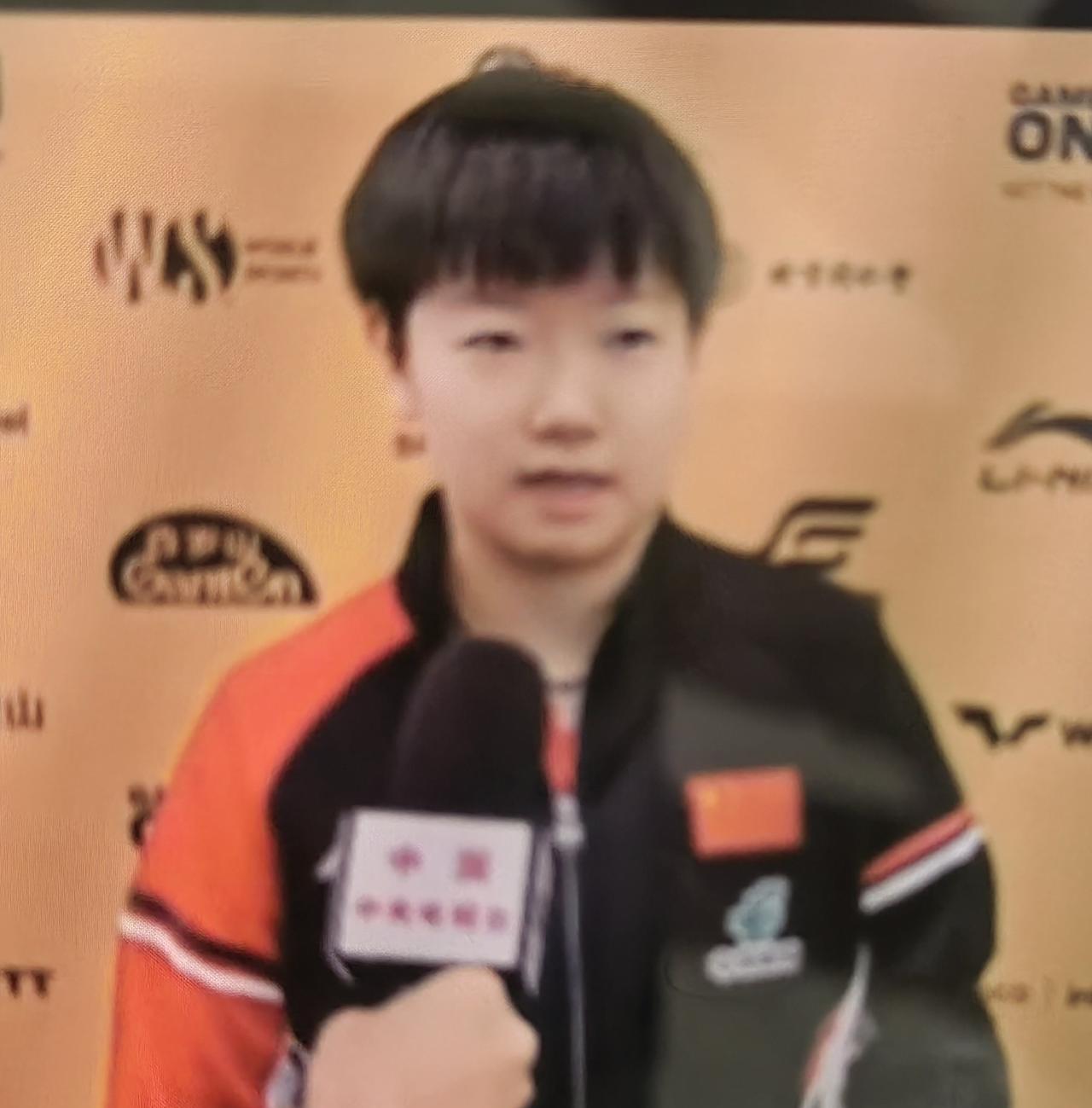 莎莎3：0战胜朱思冰后，赛后采访时说：跟朱思冰很熟悉，大家都是队友，一起训练，