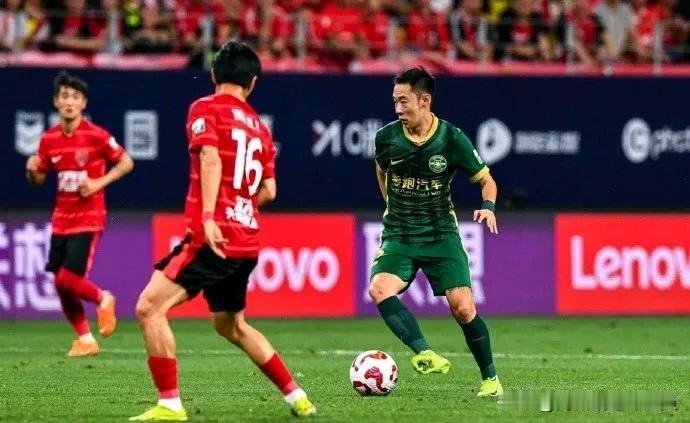 5月5日，2025华润饮料中超联赛第11轮浙江俱乐部绿城队客场对阵成都蓉城，队员