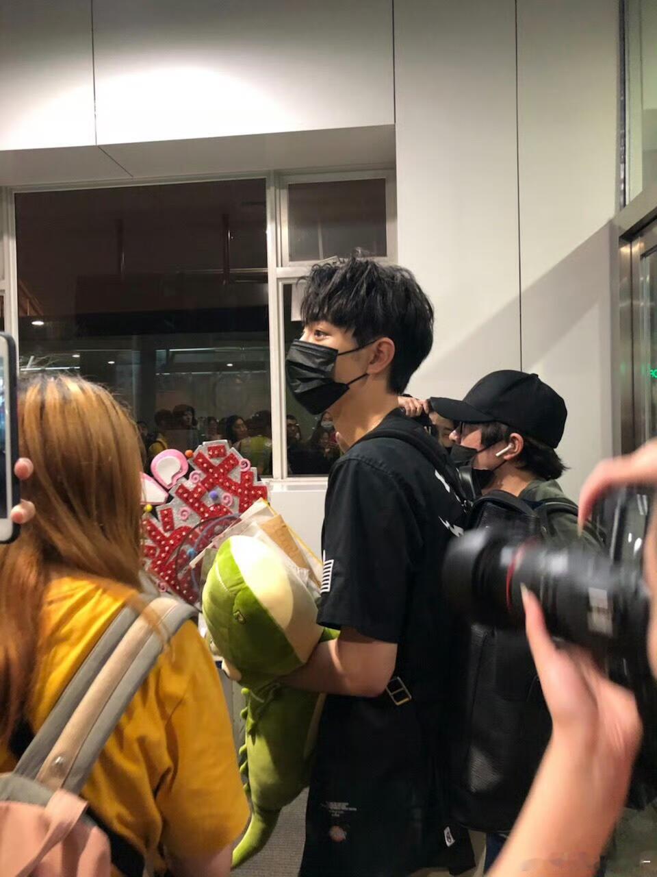 “有他在我担永无出头之日”​​​