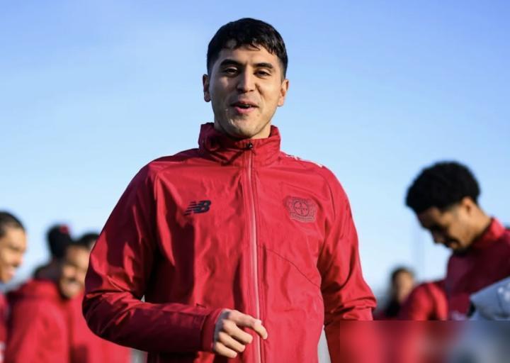 皇马掏4500万，买了个只会回传的“新梅西”。皇马球迷给他起了个外号：“回