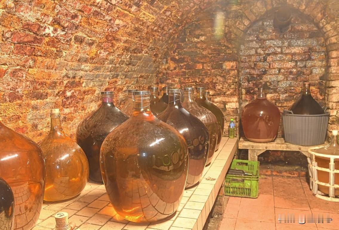 喝了自酿的葡萄酒，差点把自己送进了ICU。我说的这个人就是我老公，当他拿