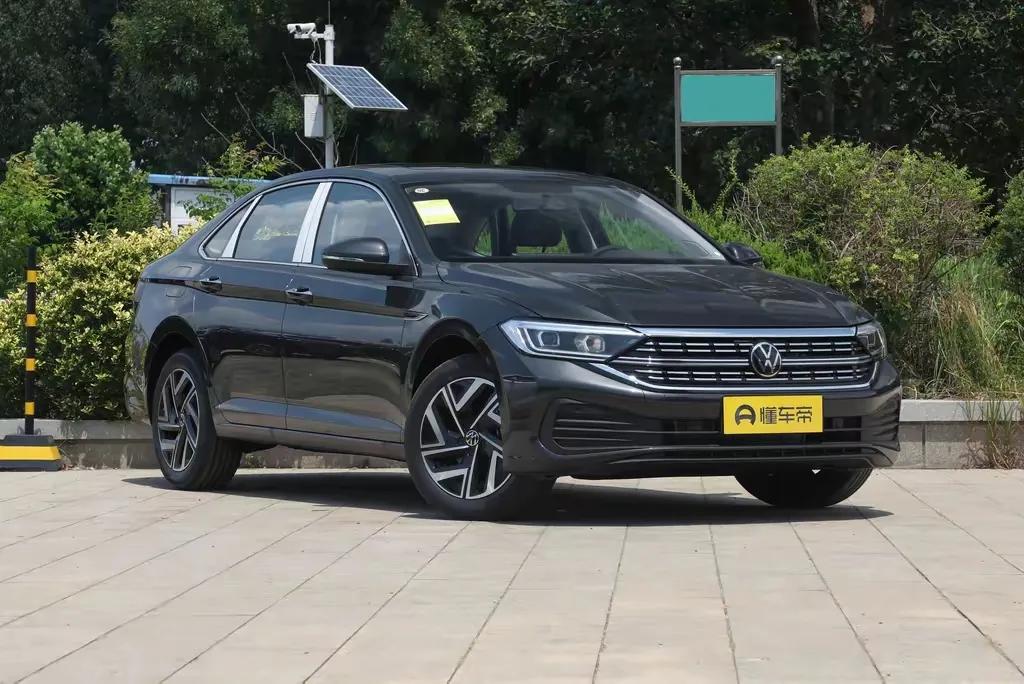 DSG超越版，指导价15.89万，优惠完裸车13万出头，全办完14.5万上下，性
