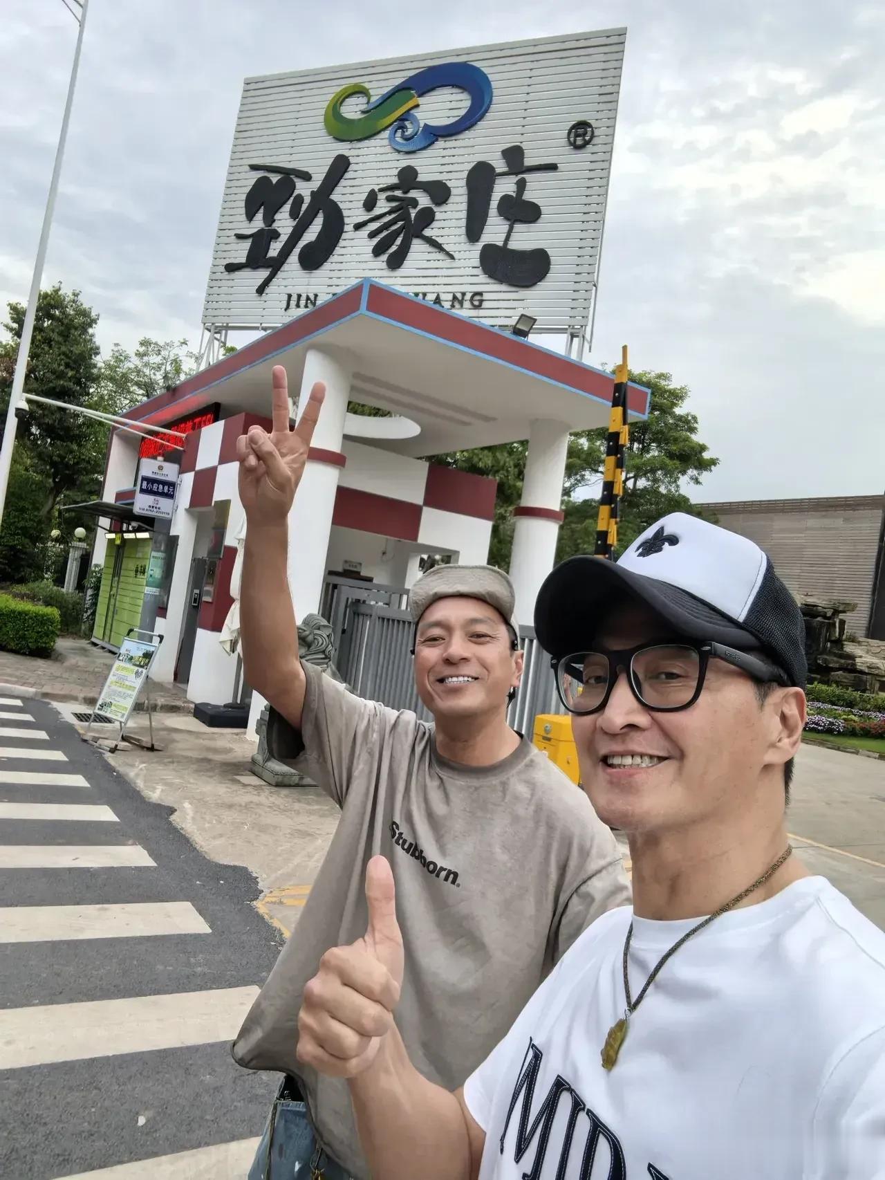 何家劲的芝麻丸虽然要比同行贵出两三倍，但应该是真材实料，吃了他的芝麻丸，虽然会上