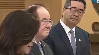 这次访陆随团人员中，萧旭岑已经被民进党列为头号司法调查目标，而一旦被民进党展开司