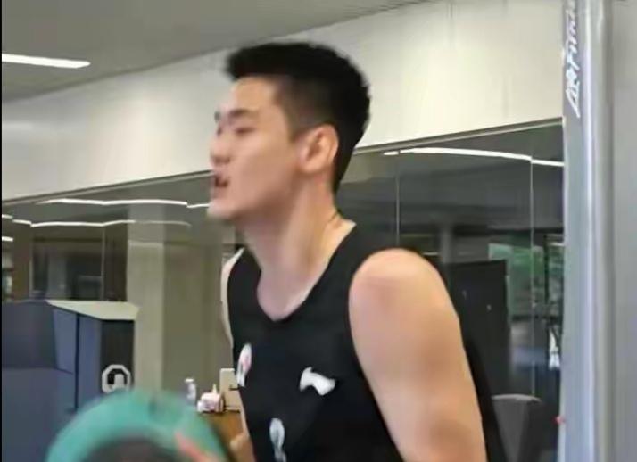 欧系训练见效！陈家政王洪泽稳步蜕变，青年梯队提速成长广东男篮新上任的欧洲外