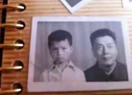 央视著名主持人任鲁豫的家人现状任鲁豫的父亲成熟稳重,他是高中语文教师，其父亲