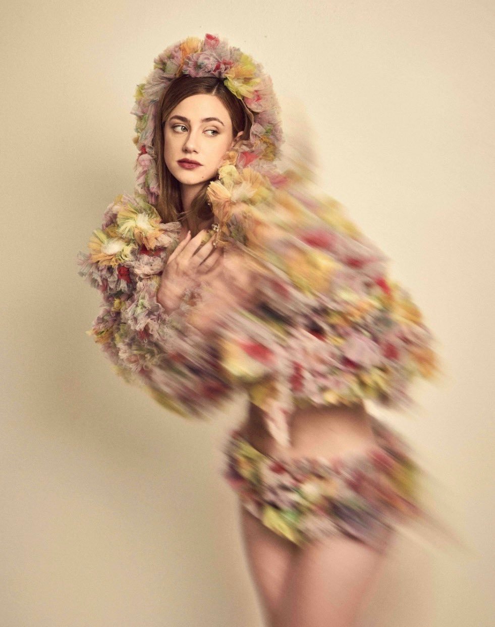 莉莉·莱因哈特给《Hunger》杂志2026年3月号拍摄的一张写真照摄影师：Br