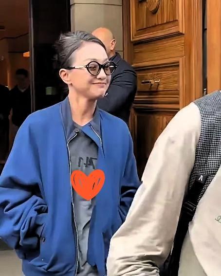 谁说50岁就得被“冻龄”绑架？周迅最近的素颜生图，才算把“相由心生”演活了！
