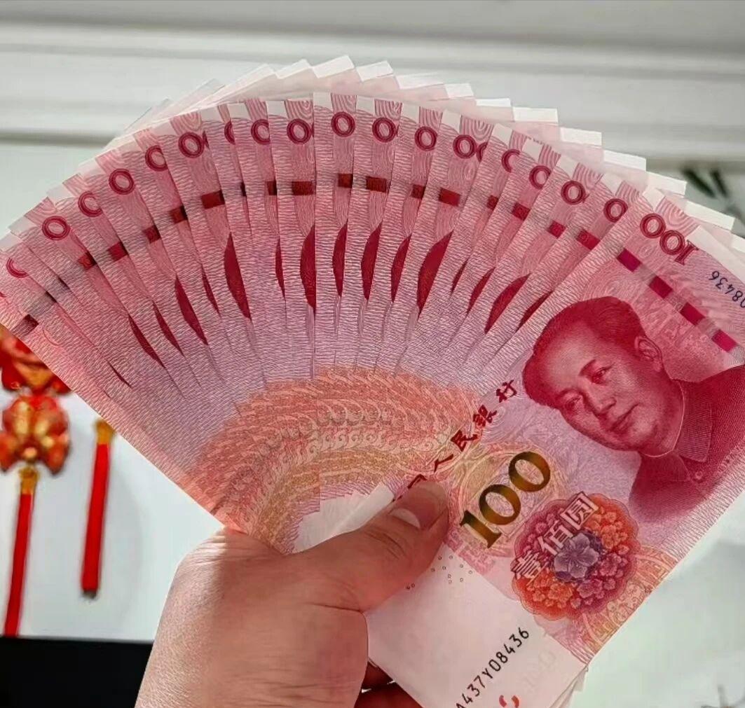 上周末我去我妈家，闲来没事，打扫卫生。这时候表弟来了，跟我借3万块钱我说我没