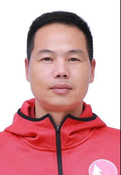 1995年甲A联赛，广东宏远主场迎战大连万达。面对身高体壮的“空中霸王”小王涛，