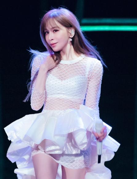 2010年，范植伟对记者说：“王心凌17岁和我在一起时，已经没了第一次，让我很失