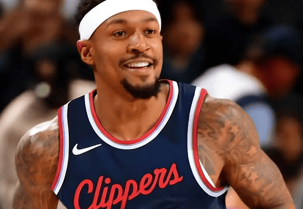 比尔全场14投仅2中, 三分5中1得到5分1篮板1助攻