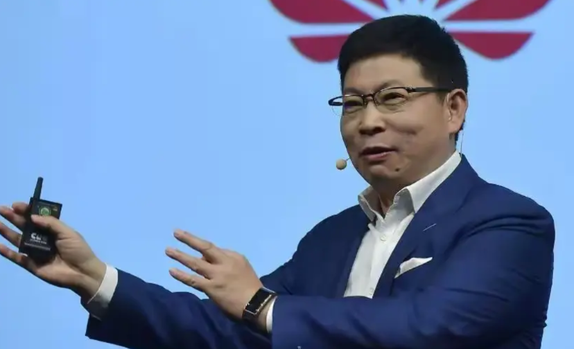 为什么华为的鸿蒙操作系统能成功。大家发现没有，微软搞过手机操作系统，失败了，三