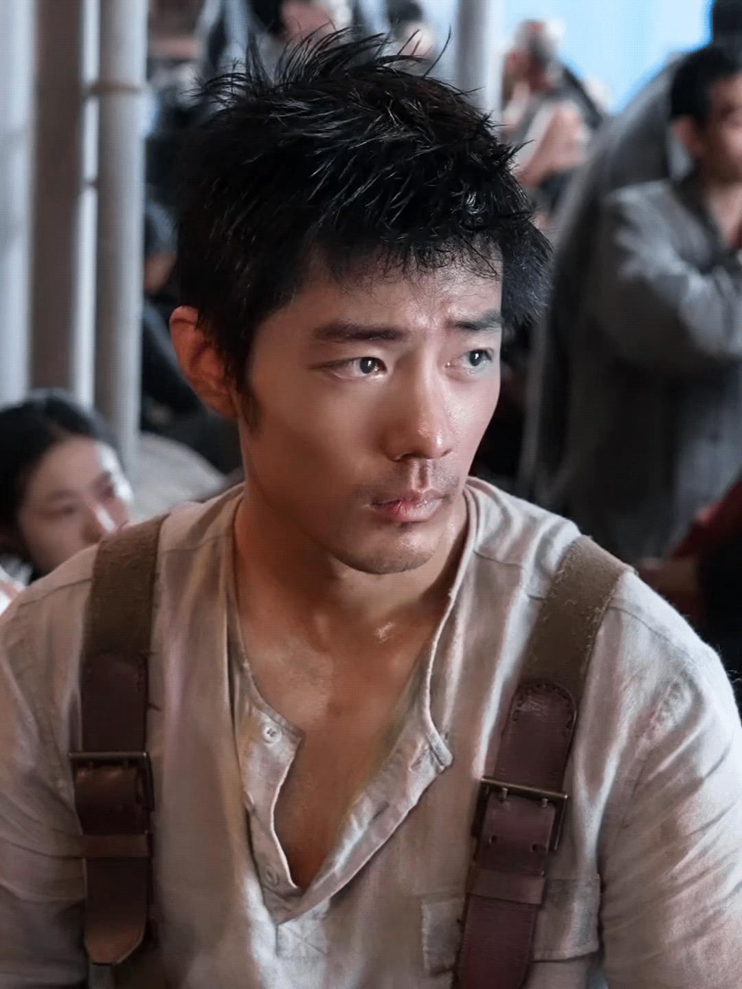 大学生电影节，得闲谨制拿个奖吧，不但电影还是男主角，已经提名了无数次了，不拿奖更