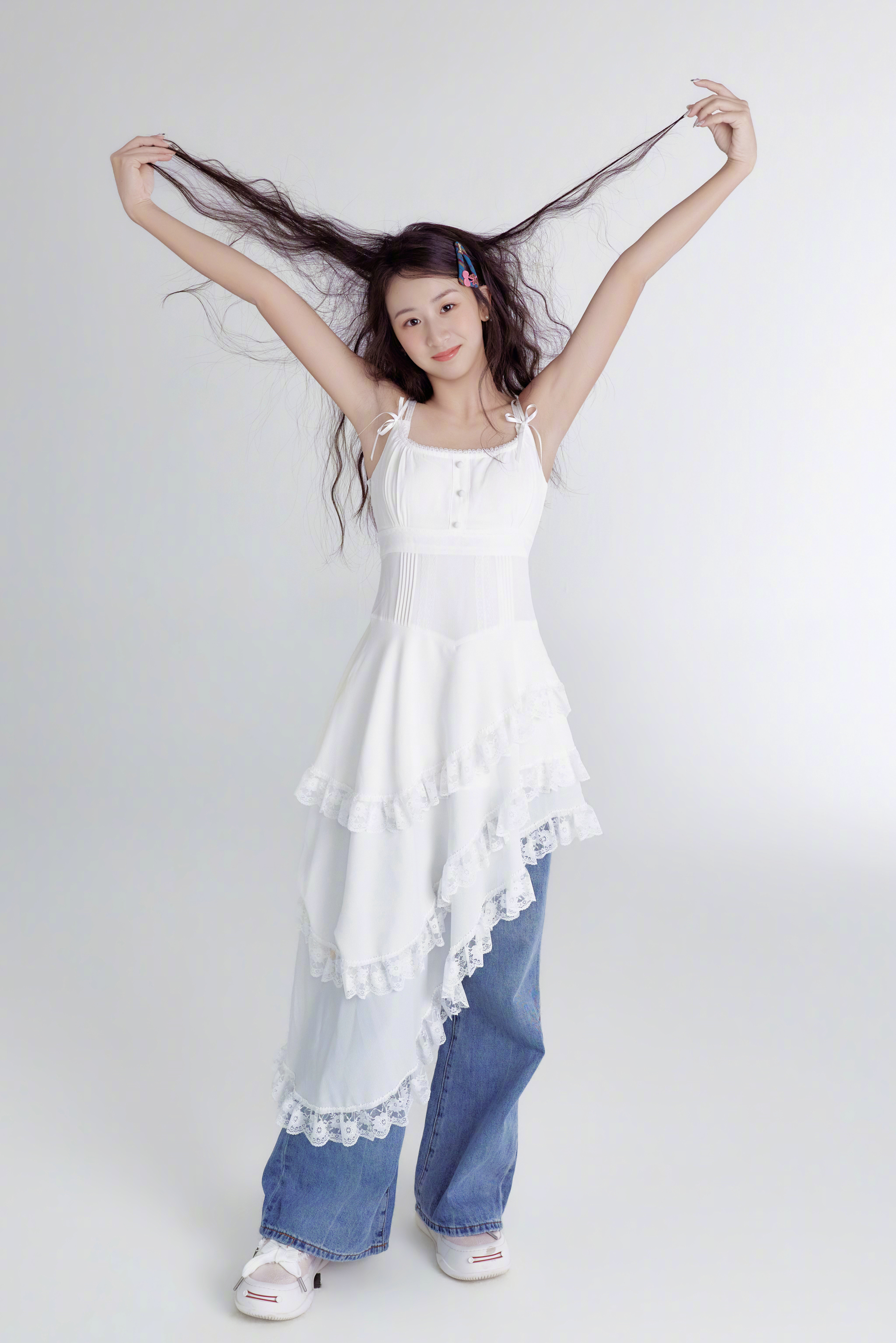 瞬间破防！森碟田雨橙迎来18岁生日，田亮叶一茜纷纷发文晒照庆生。从小灵动可爱的小