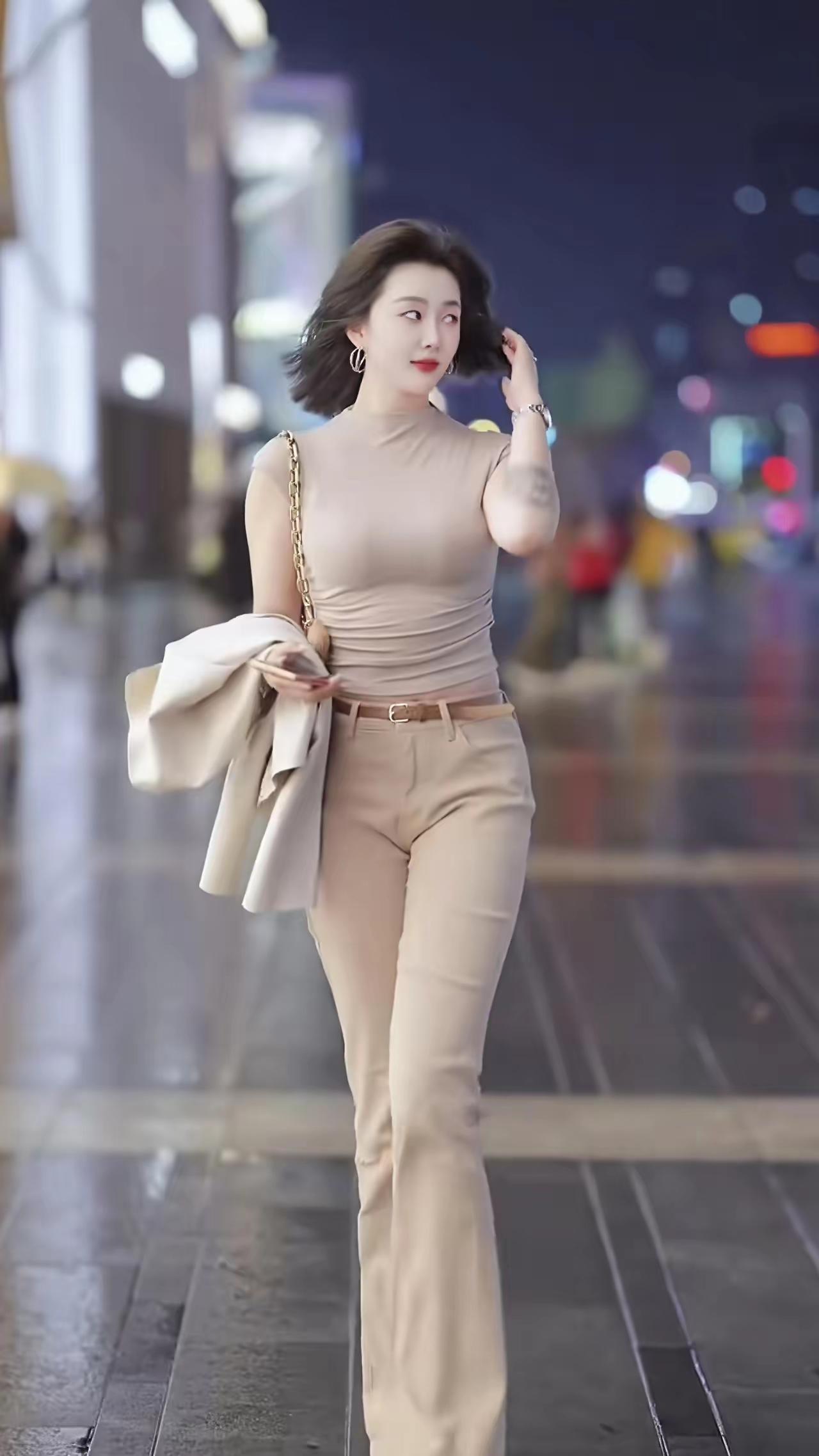 女生如何穿搭看起来时尚更有品味呢