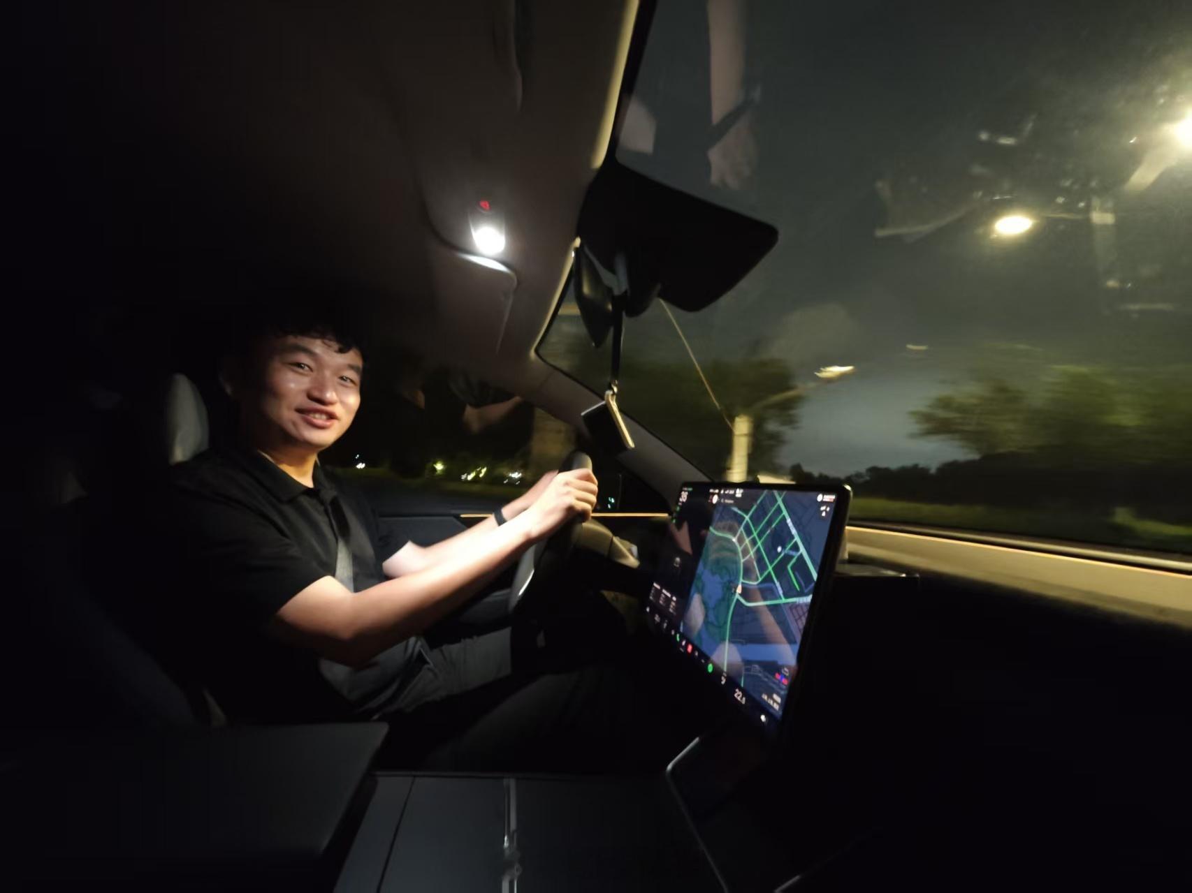 又开了一会ModelY焕新版，处处觉得比老款改进很多，买起来还是相当合理的。但