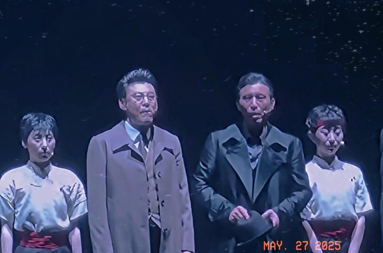 真怕辛柏青熬不过去辛柏青目前的状态应该是非常差的据说孩子在学校经常抱着他妈妈