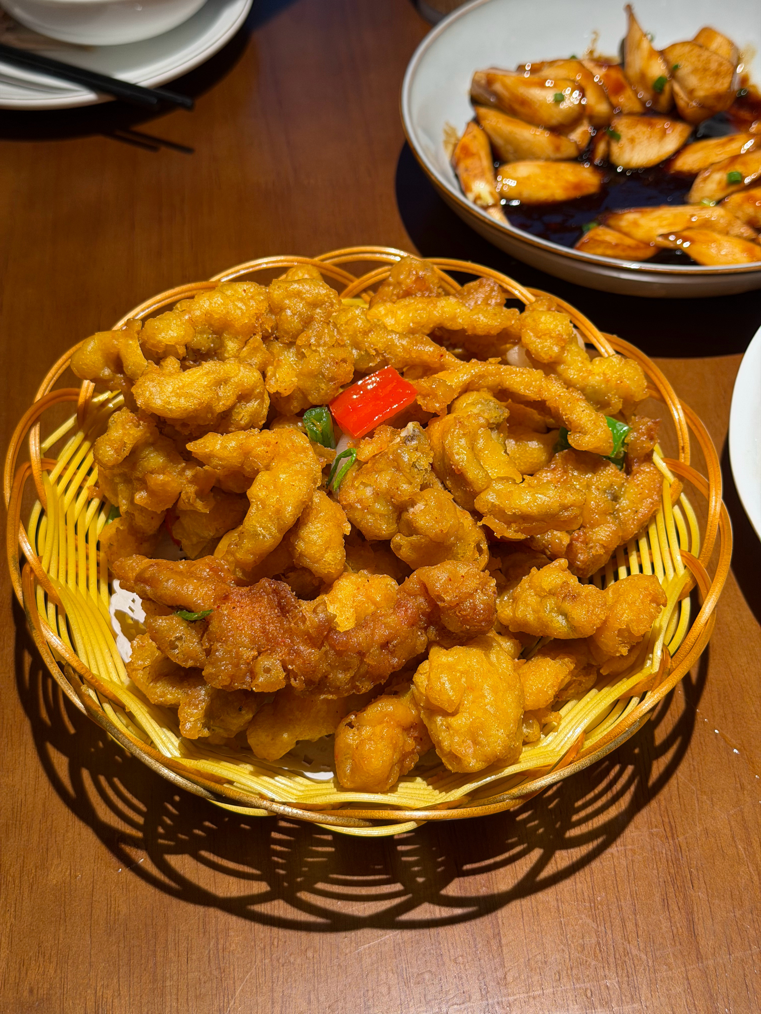 今天朋友来苏州小聚，虽然在肠胃炎但是我还能陪吃点，苏式家常菜的色香味还是很在线的