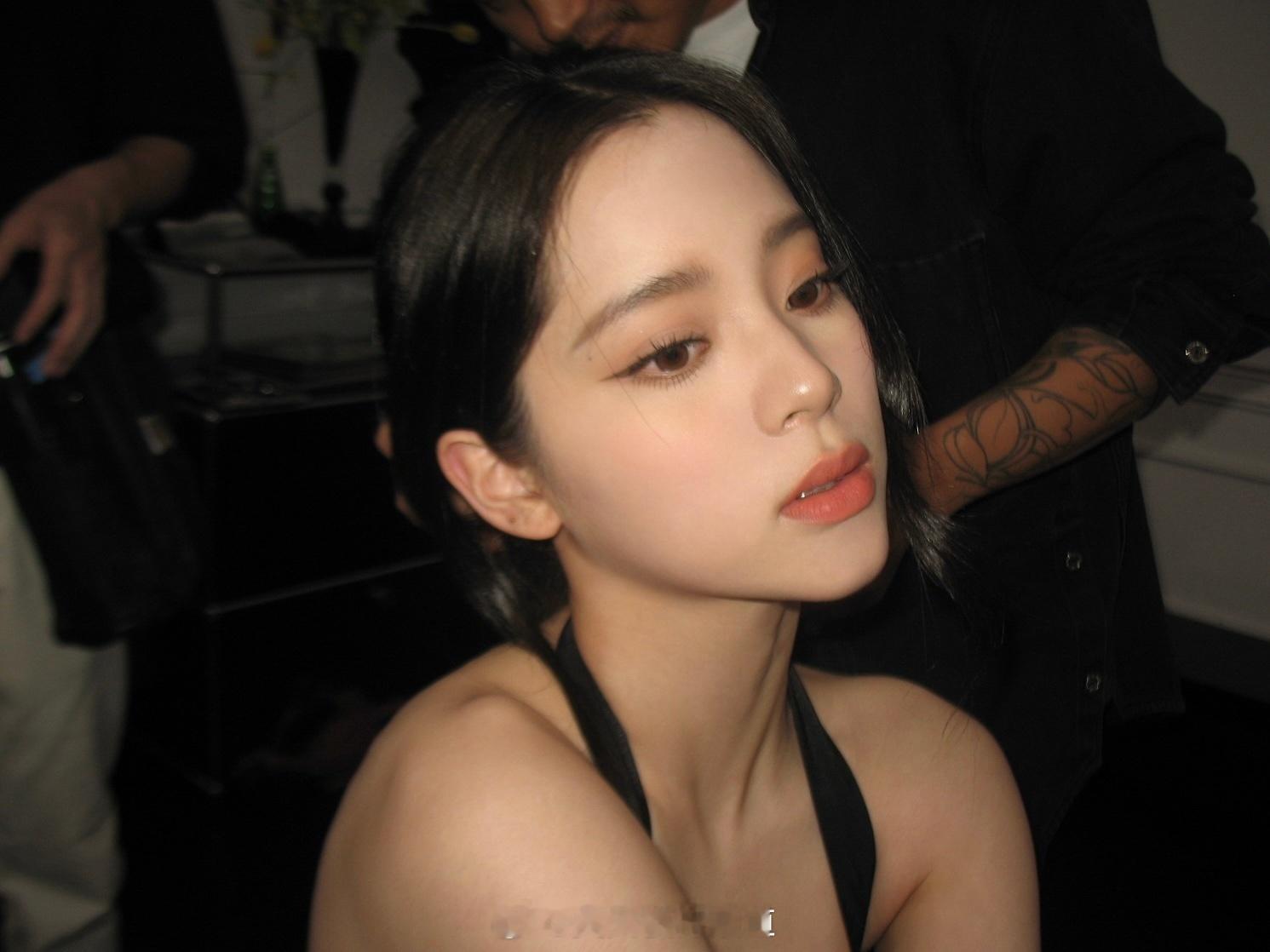 欧阳娜娜黑色吊带长裙