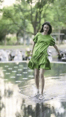 我就喜欢这样调皮又可爱的姑娘[大笑]