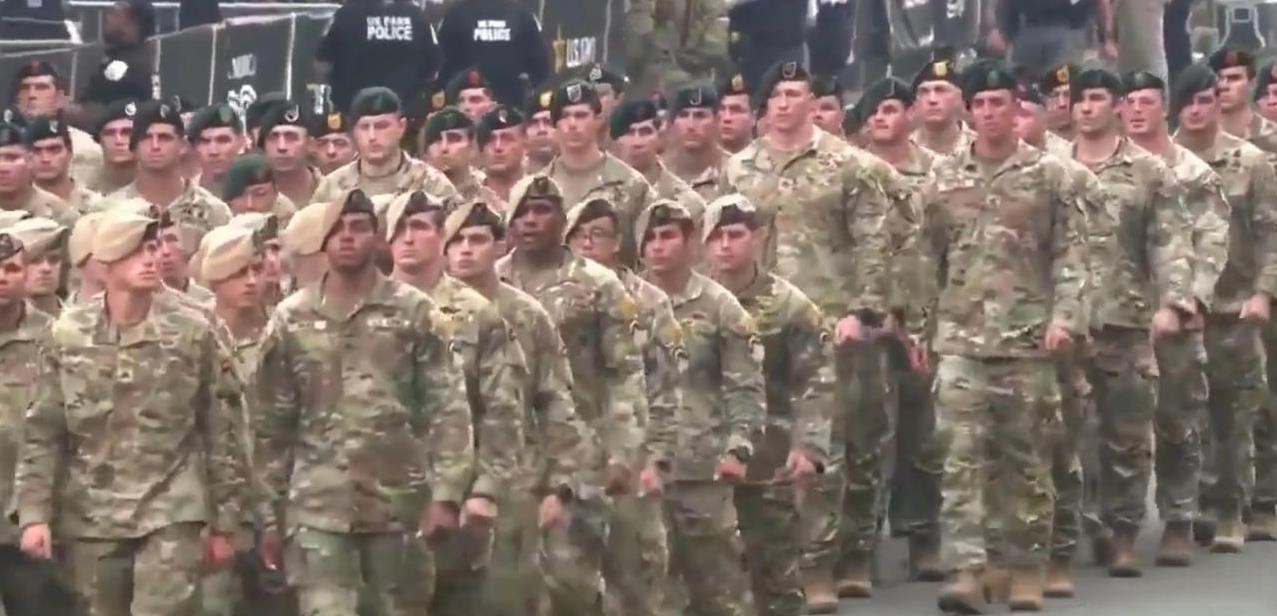 说实话美国的250阅兵还是挺震撼的，让我想起了两个成语：散兵游勇，乌合之众。