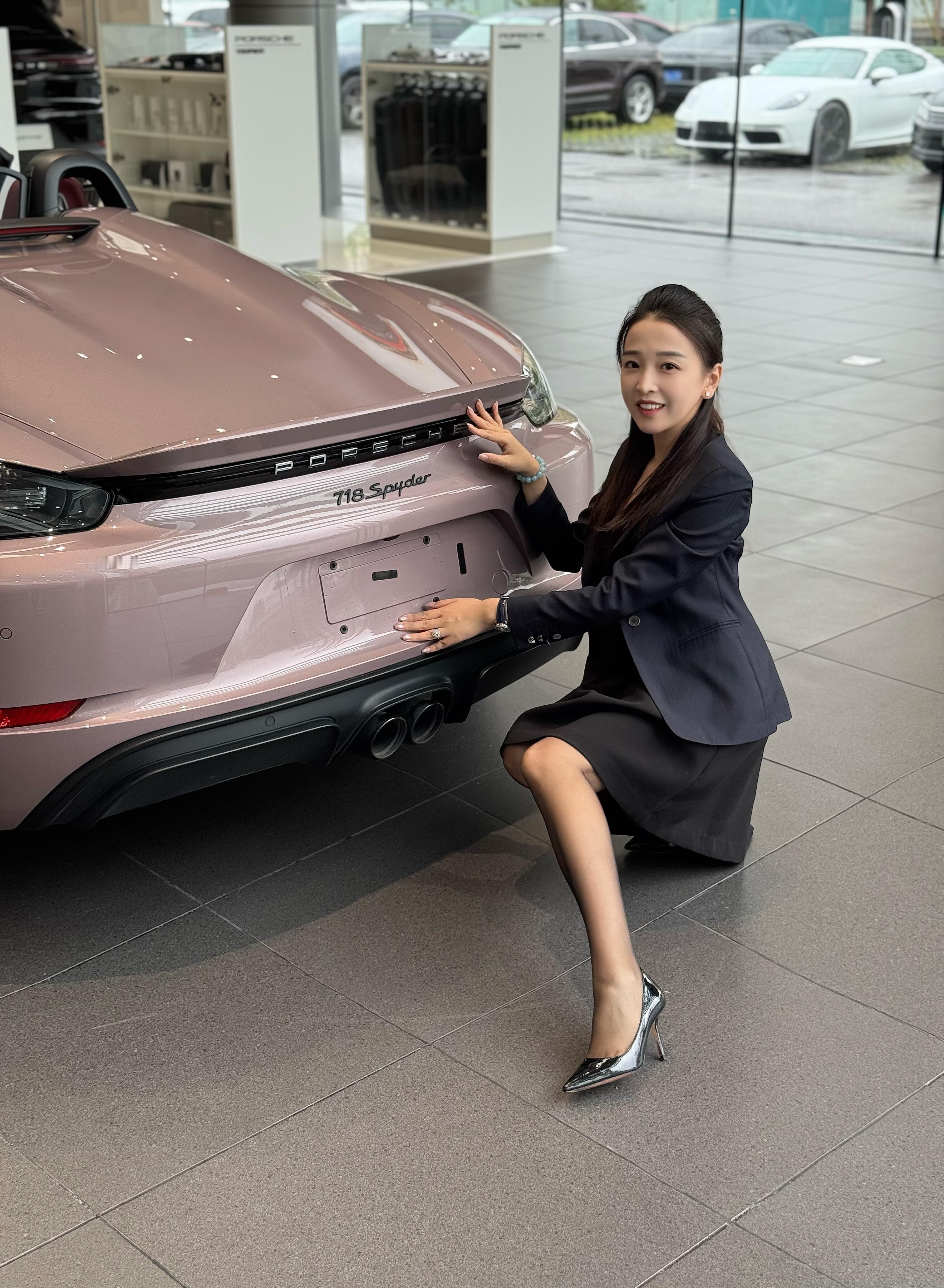 尊重女性，尊重任何劳动付出的成果，支持销冠维权[玫瑰]保时捷女销冠被合成AI不雅