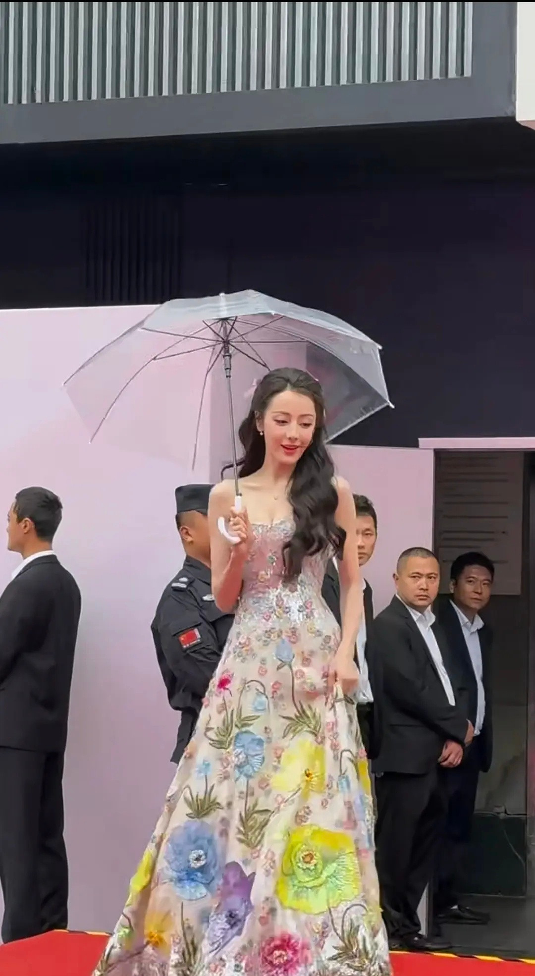 热巴真是年纪上来了，以前路透不长这样……