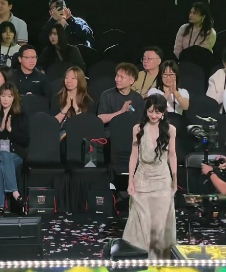 田曦薇走路是我喜欢的大女主风