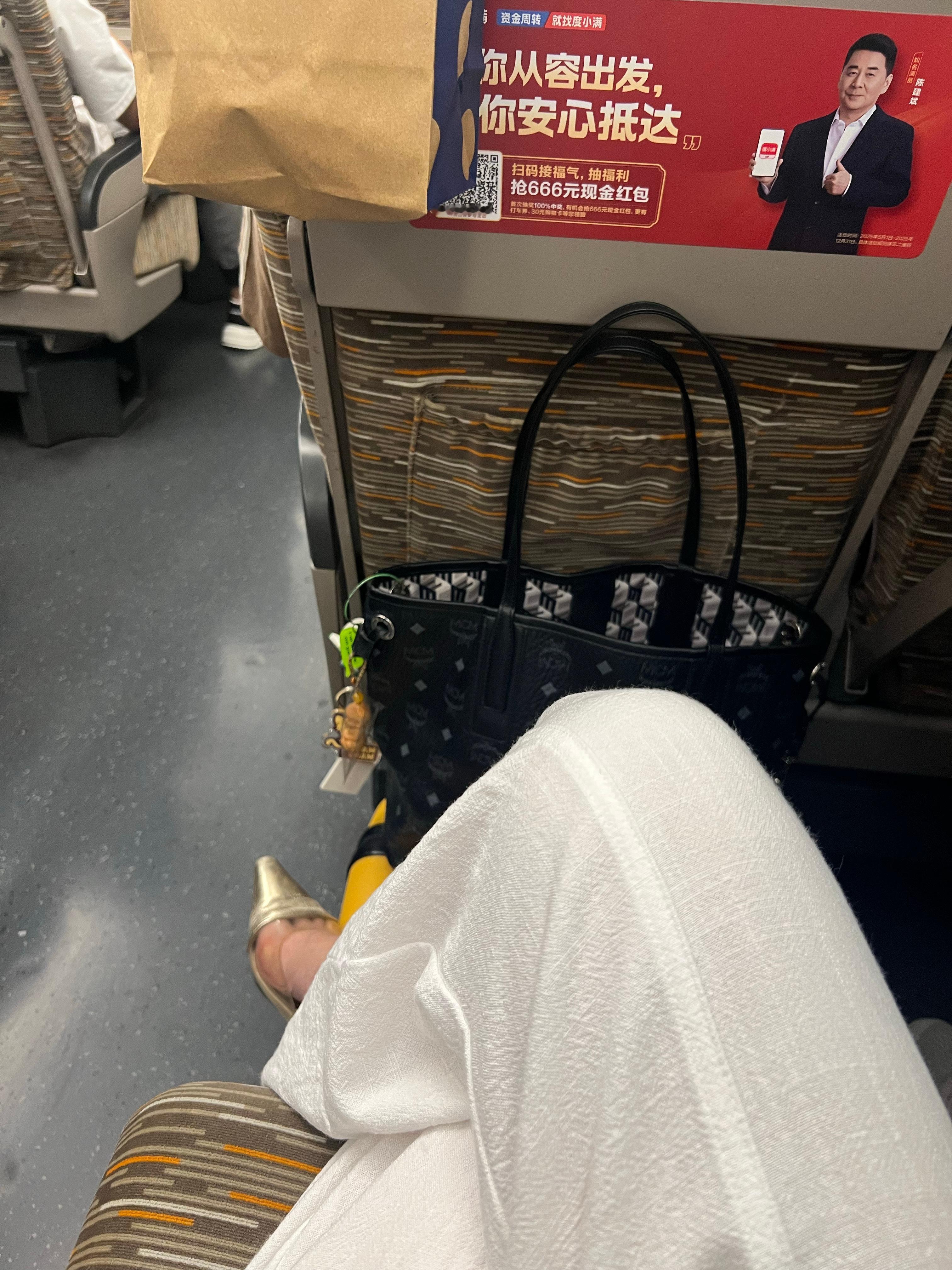 又出门了​​​