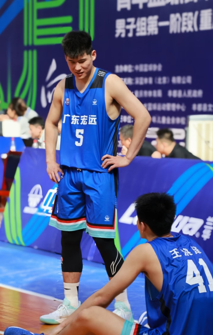 新赛季广东宏远两个位置竞争最激烈，两国青都要靠自己争取上场机会