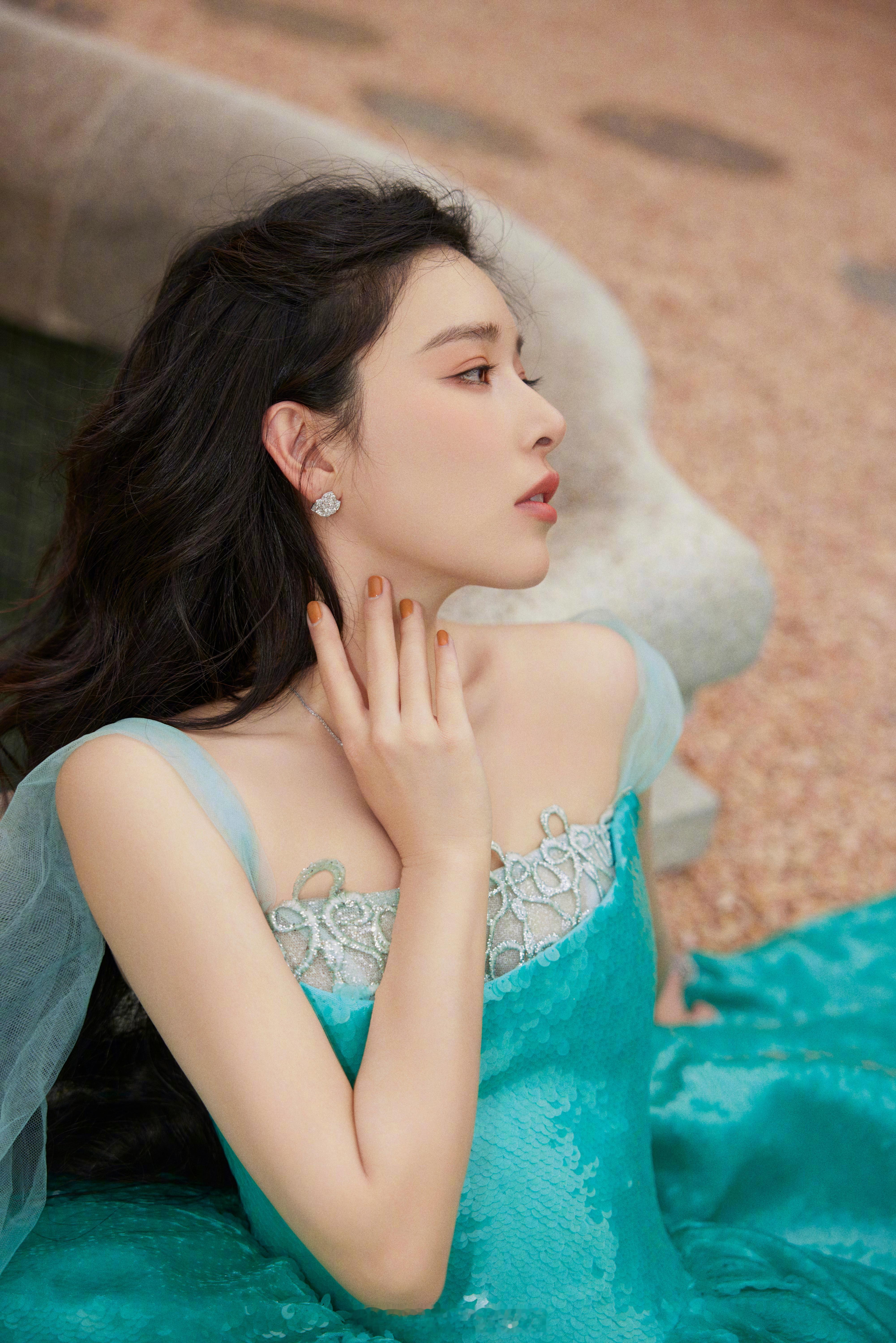 阚清子蓝绿色彩穿搭​​​