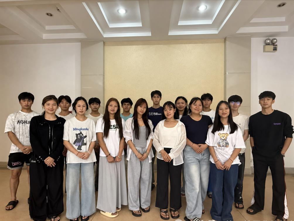 三年砸近60万，这笔投入值不值？缅北果敢56名公费师范生毕业等待分配！缅北果