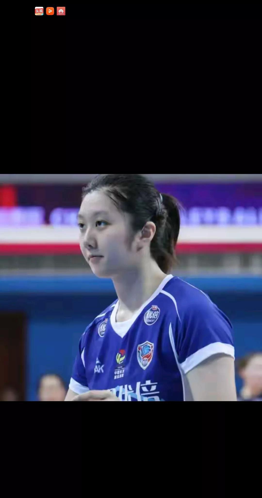 看了几场联赛，感觉年轻人很多，打得也很有激情。但感觉副攻和以前有很大的差别。