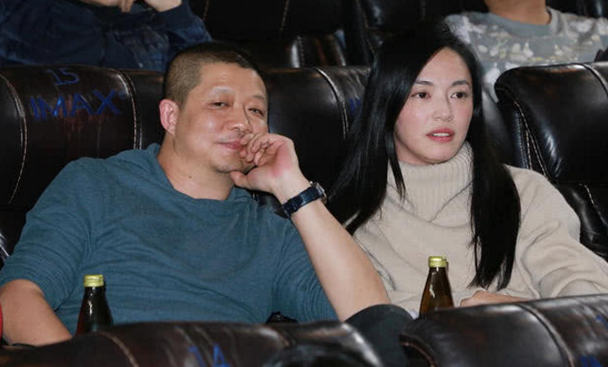 姚晨刚与曹郁结婚2年后的一天，在家收拾东西，却突然发现，衣柜中有一张存折，她好奇