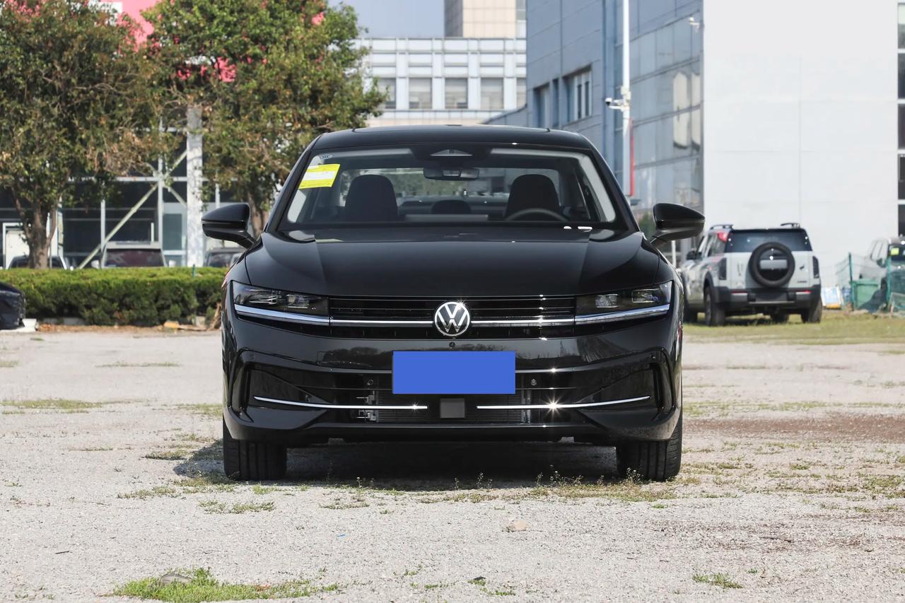 大众厉害的地方或许在这儿：车可能不算特别会整活，但总能给人一种“很稳”的感觉。迈