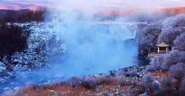 冬季的黑龙江镜泊湖，玉魄冰魂点点嫣，浑觉不似在人间。