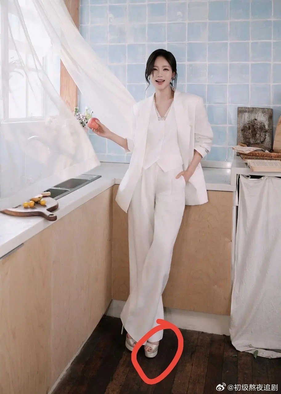 李一桐这是灰指甲吗