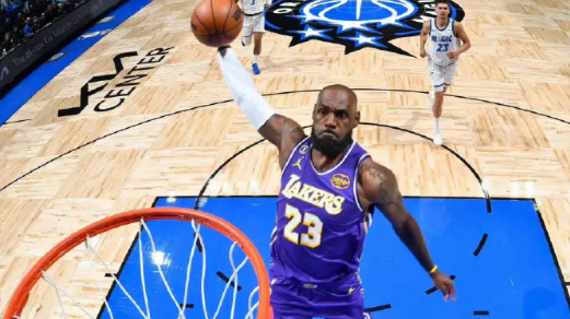 ESPN名记谢尔本报道，詹姆斯拿5000万美元以上年薪的日子可能已经结束了。报道