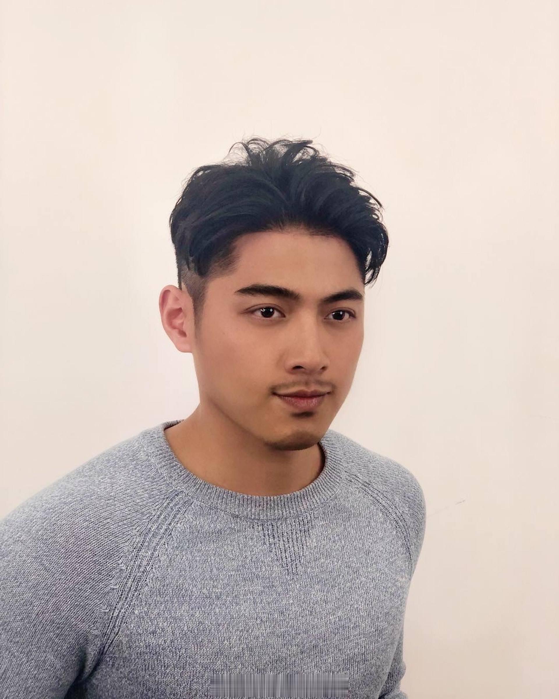 《爱回家》贾明昇扮演者邹兆霆宣布离巢发文暗藏深意感慨现实职场斗争比剧集更精彩凭