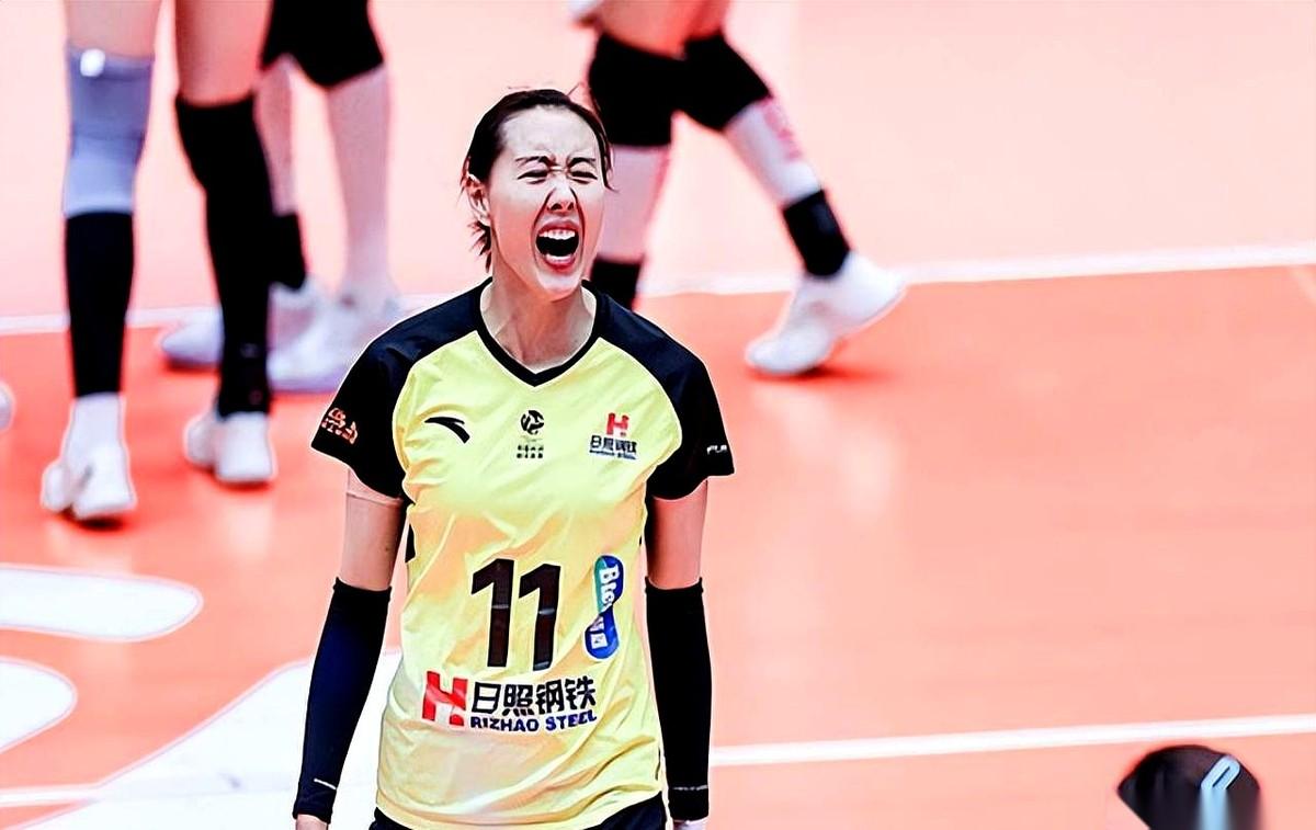 不再死磕国内首发，1米98的女排姑娘杨涵玉直接拉上行李箱拉链，飞去欧洲打欧冠了。