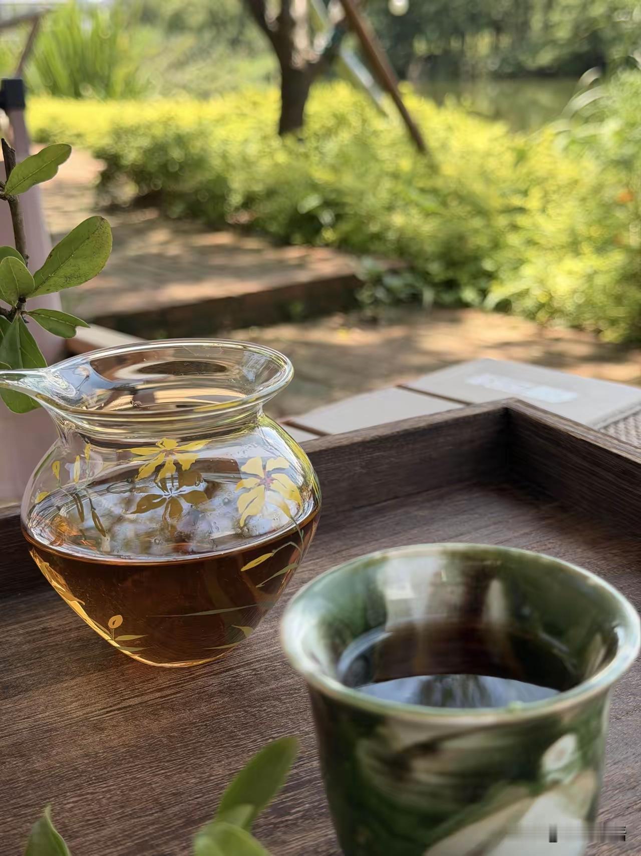六大茶类养生功效&适配人群1.绿茶（不发酵，性偏寒）功效：清热降火、抗氧化