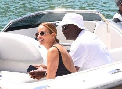 终于知道为什么有钱人喜欢坐游艇出海钓鱼了你有没有想过，那些亿万富翁为啥总爱开着