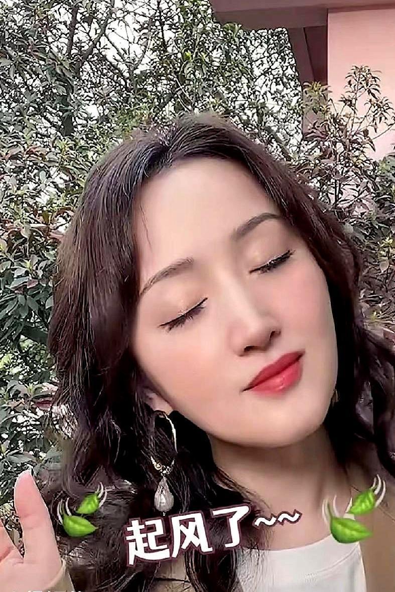 杨钰莹停更第47天她最后一条抖音停在9月3号，点赞停在23万。粉丝群里有人