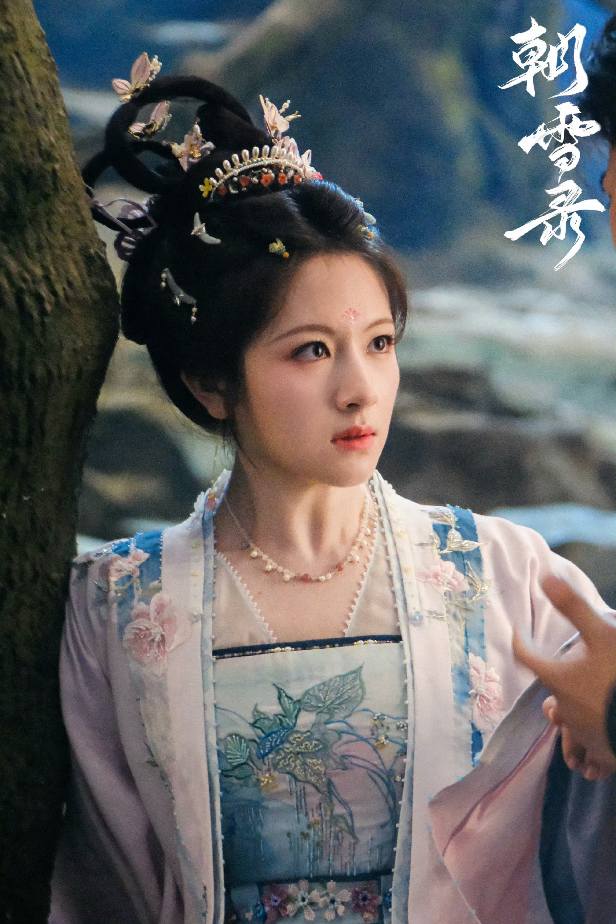 朝雪录破万联欢会热点现场《朝雪录》热度已经超过杨紫主演的《热爱的亲爱的》，白鹿