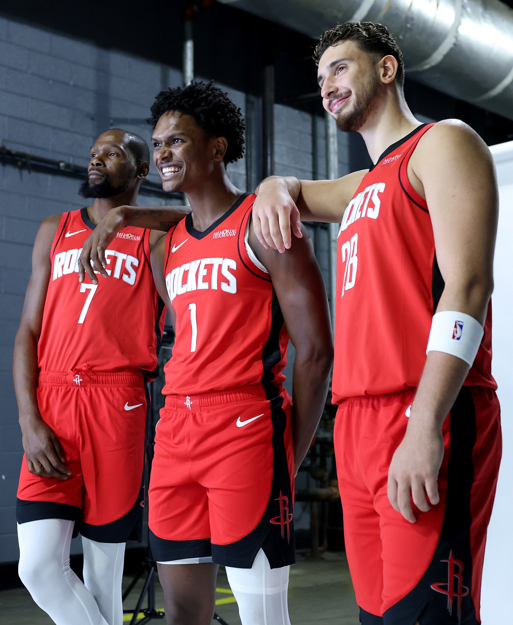 火箭三引擎! NBA官方晒杜兰特, 阿门和申京的合影与球迷分享