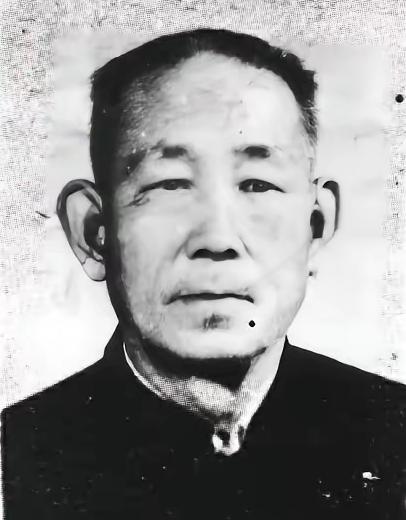 1944年，伪军头子见日军大势已去，便决定率部去投奔八路军，谁知就在这时，日军却