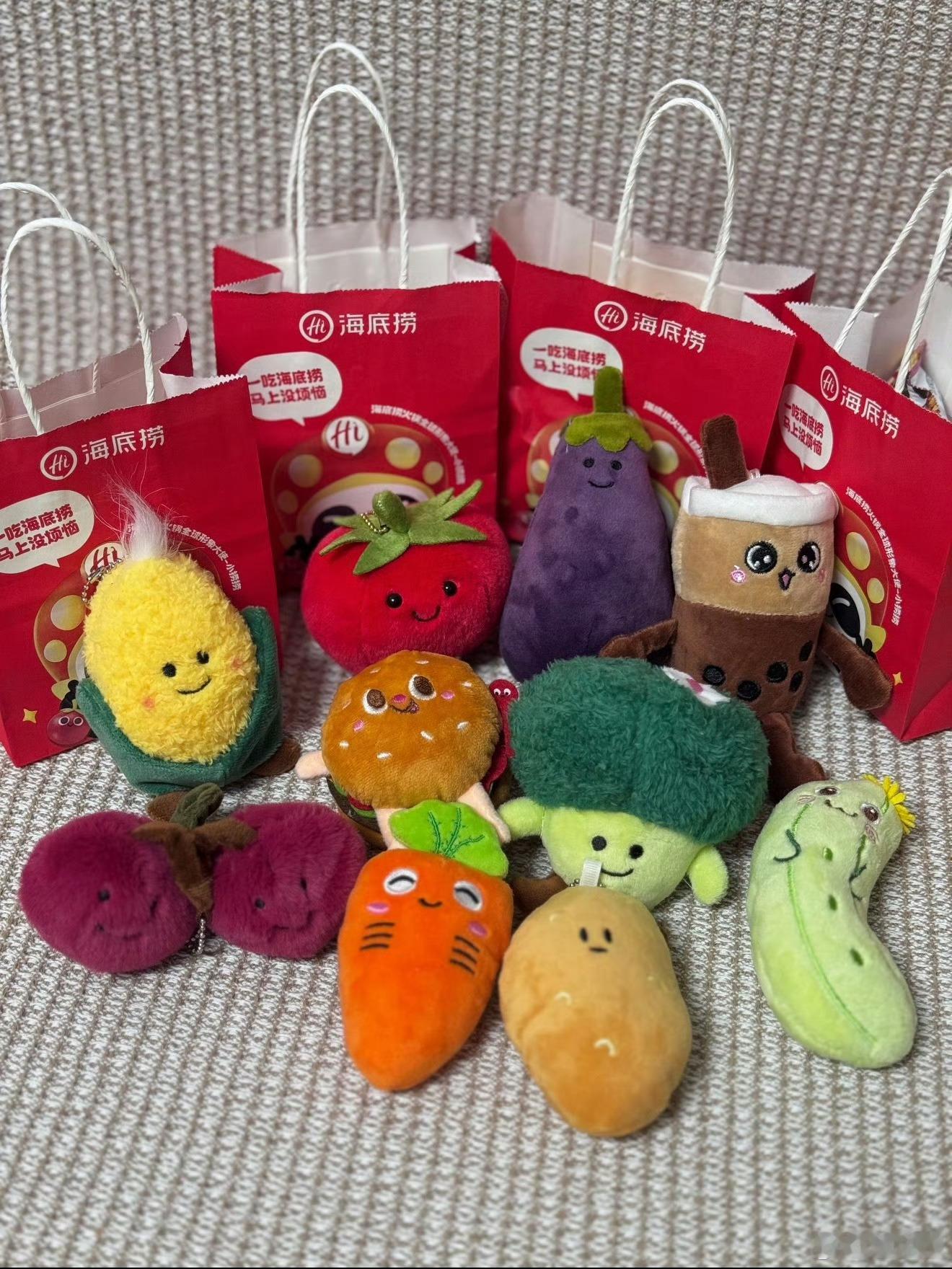 海底捞礼物员工罚款购入服务不该是员工血泪堆砌的假象。若极致体验需靠克扣工资维持