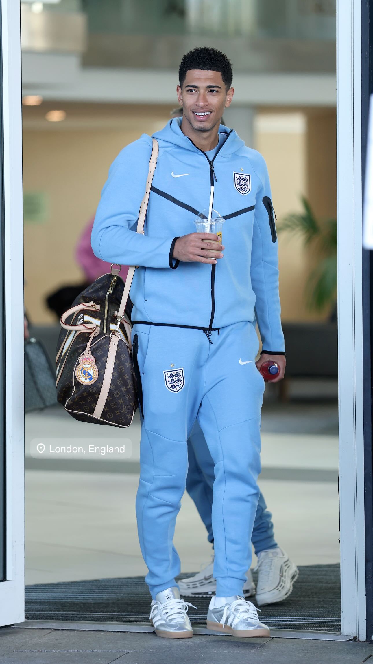 出发去伦敦了🩵贝林厄姆