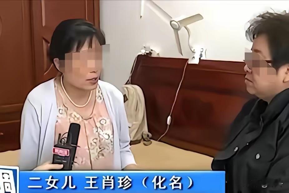 独臂儿子伺候父母20年卖房还债，母亲偷偷喊国外儿女回来争85万房款20年独